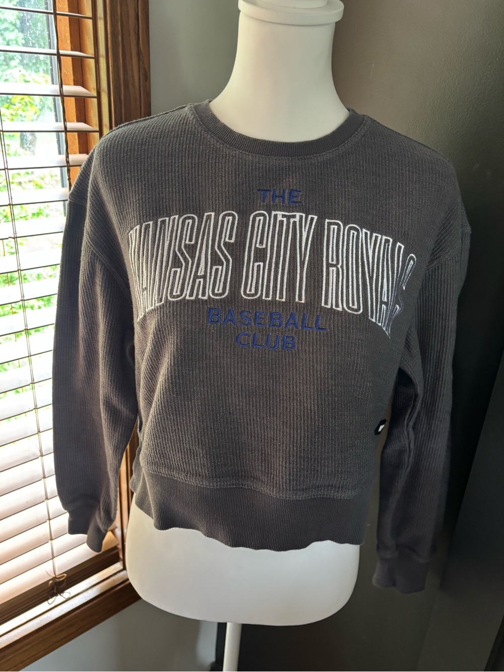 The Wild Collective KC Royals Waffle Knit Cropped Sweatshirt Small